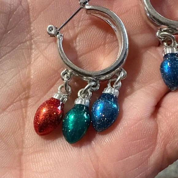 CLEARANCE! FINAL PRICE-NO OFFERS PLEASE-LIGHT BULB HOLIDAY EARRINGS - Picture 4 of 8